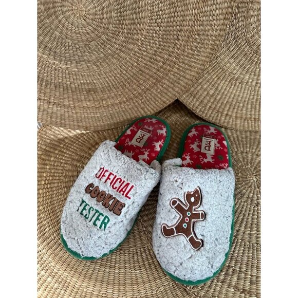 Deerfoam Official Cookie Tested size medium slippers - Picture 1 of 9